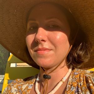 Meet your Posher, Danielle